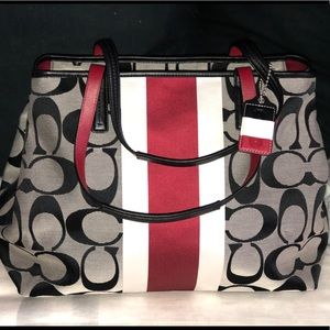 NWOT Coach signature pattern shoulder bag